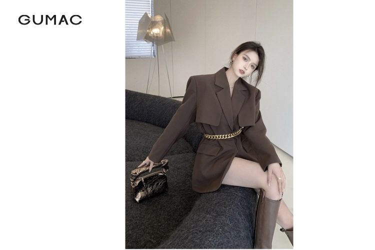 Dây thắt lưng xích phối cùng blazer boot da thời thượng