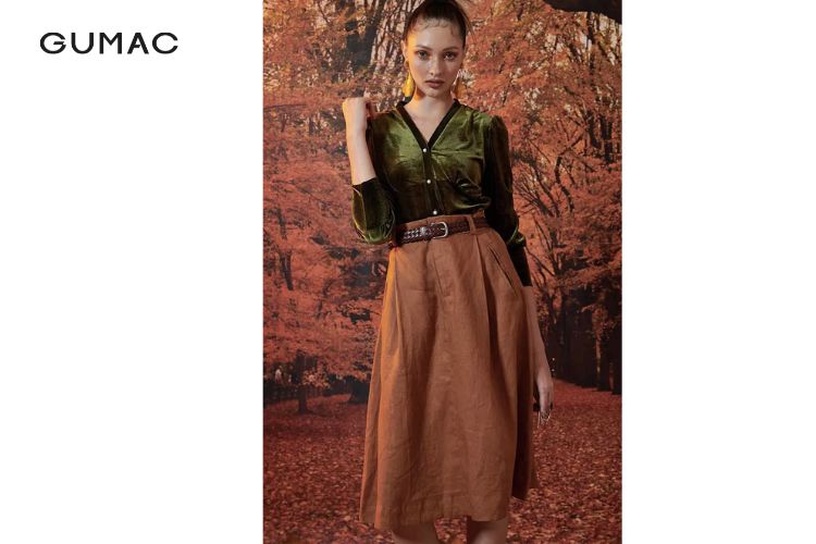 Thắt lưng màu nâu sẫm mix chân váy công sở