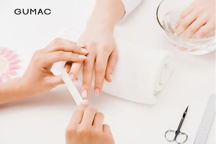 Cách dùng sơn dưỡng móng Cách dùng sơn dưỡng móng