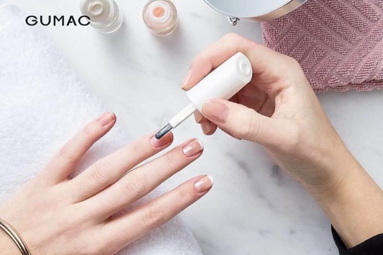 Tại sao bạn gái nên sử dụng sơn lót móng tay
