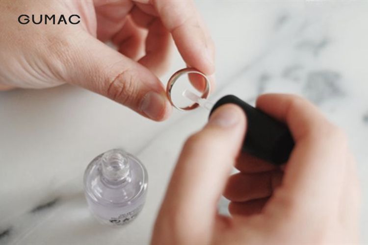 Bí quyết đơn giản làm mới các loại phụ kiện bằng sơn móng tay Bí quyết đơn giản làm mới các loại phụ kiện bằng sơn móng tay