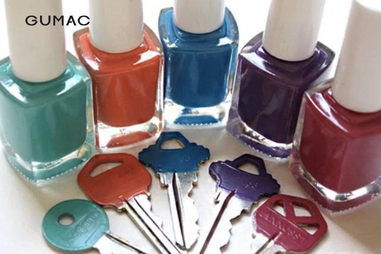 Đánh dấu đồ vật tránh thất lạc bằng sơn móng tay Đánh dấu đồ vật tránh thất lạc bằng sơn móng tay