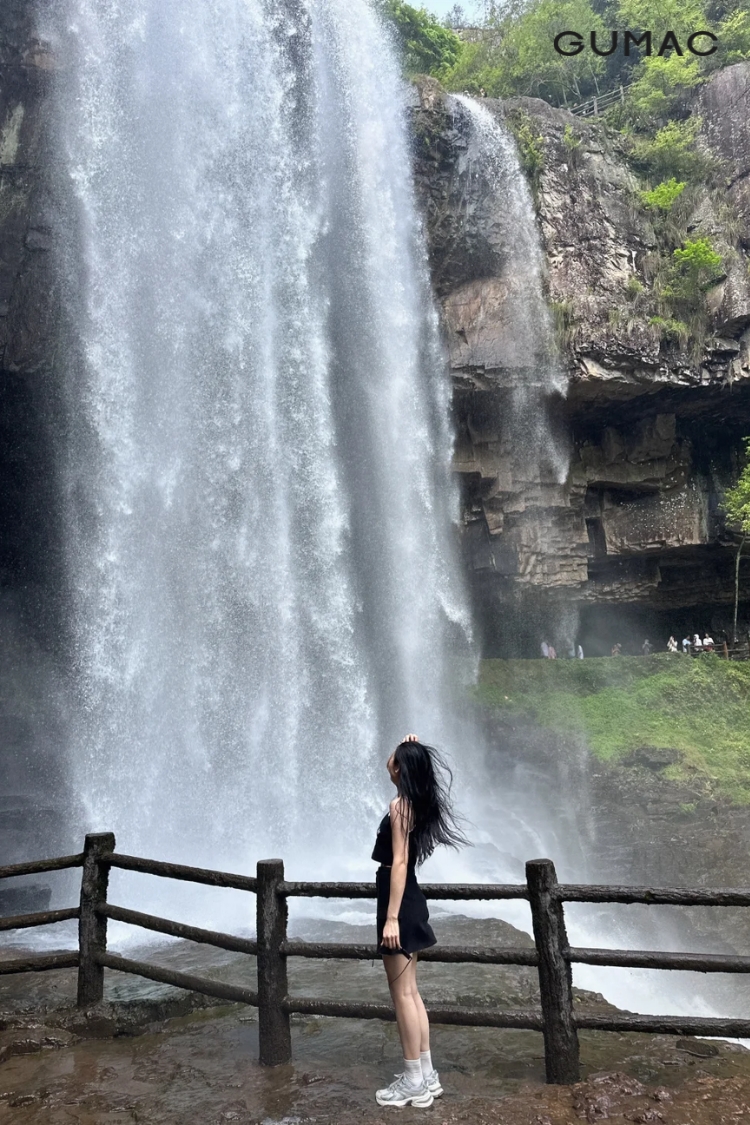 tao dang chup anh ngam nhin thac nuoc tu xa