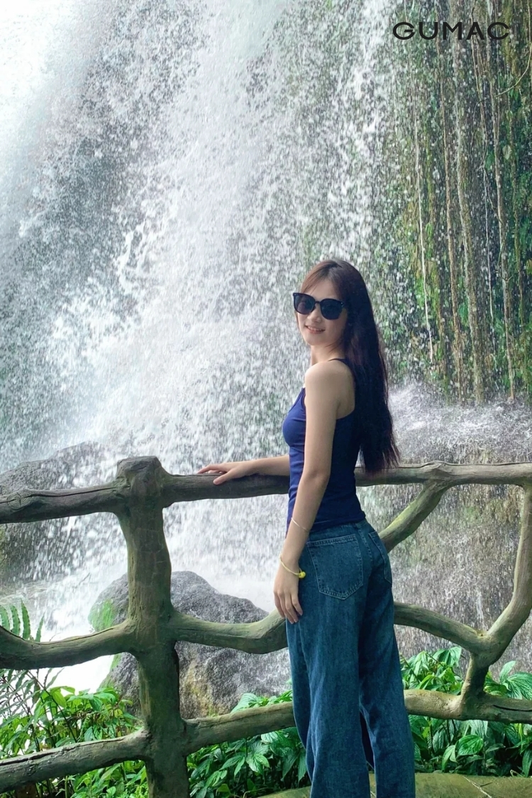 tao dang nghieng nguoi voi thac nuoc