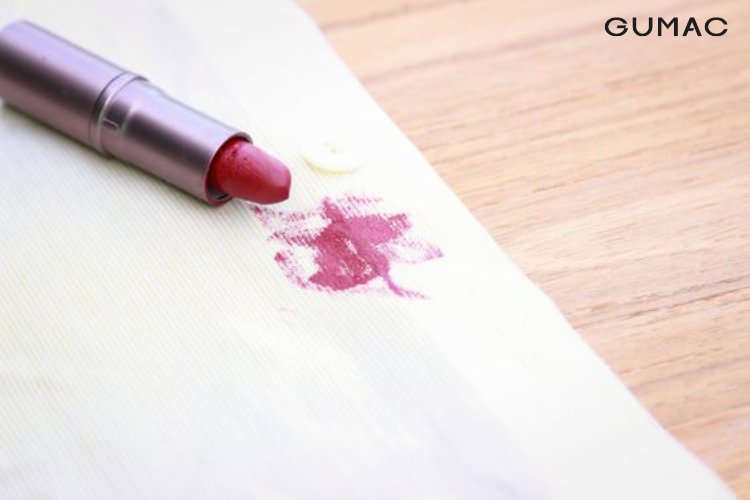 Các phương pháp tẩy vết son trên quần áo