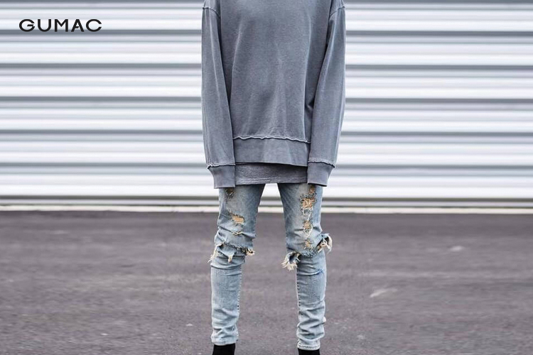 Quần jeans cùng áo sweater